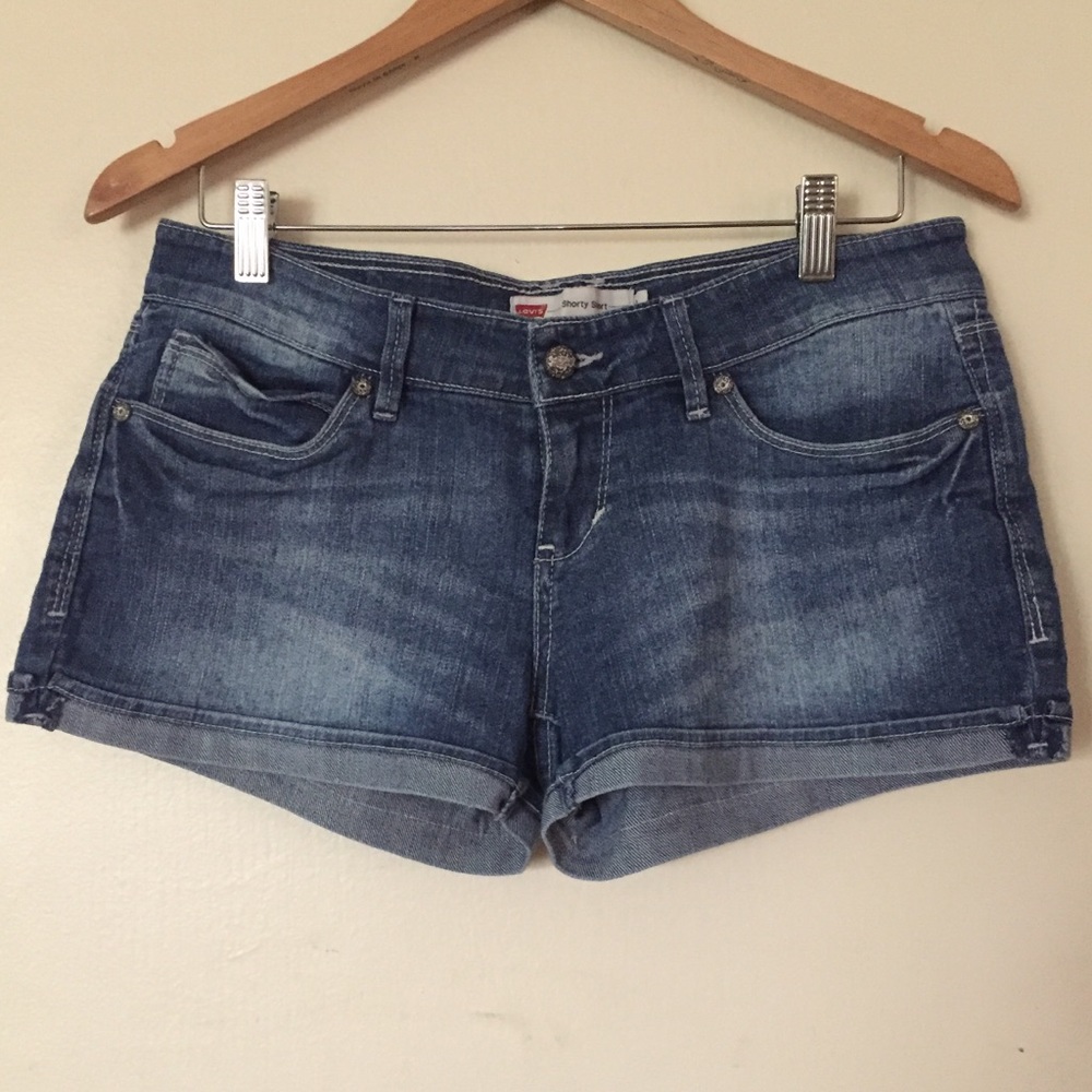 Levi’s short shorts